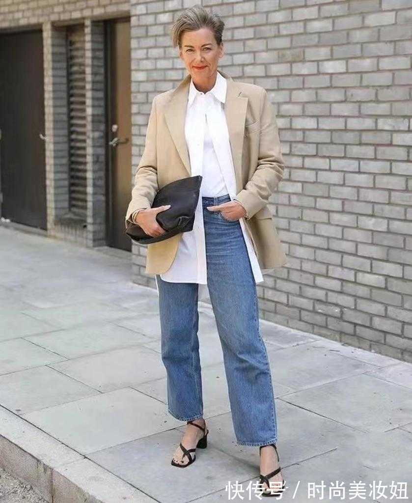 穿搭 这位49岁阿姨太会穿了,每一套都高级洋气,年轻人该学一学