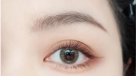 分享一个伪素颜的奶咖眼妆，很适合日常通勤用哦~