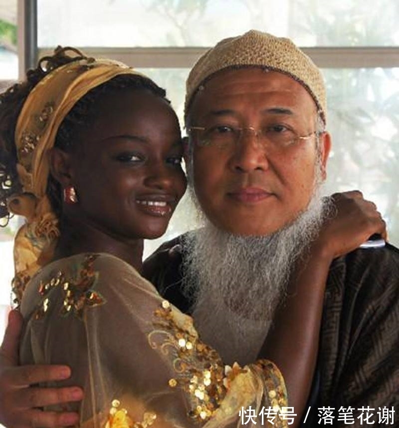 非洲@2011年,53岁画家杨彦娶了非洲学生,老来得子后,却突然选择出家