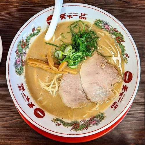  日本拉面店卖面汤，只有汤，没有面，一杯售价10元，顾客这样评价