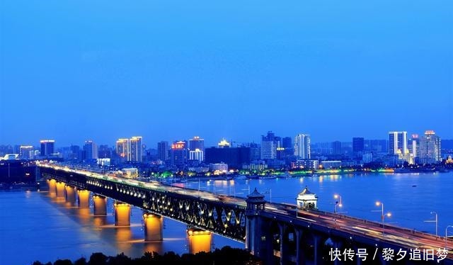 易中天如果要迁都的话，我建议武汉