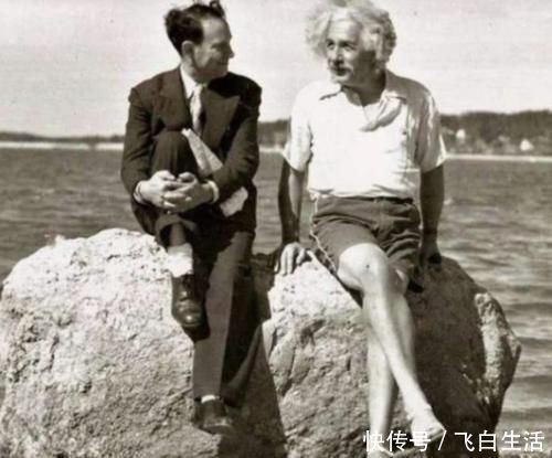 半身照 爱因斯坦照片为何只有半身照看到他穿的鞋子,网友笑出了猪叫声