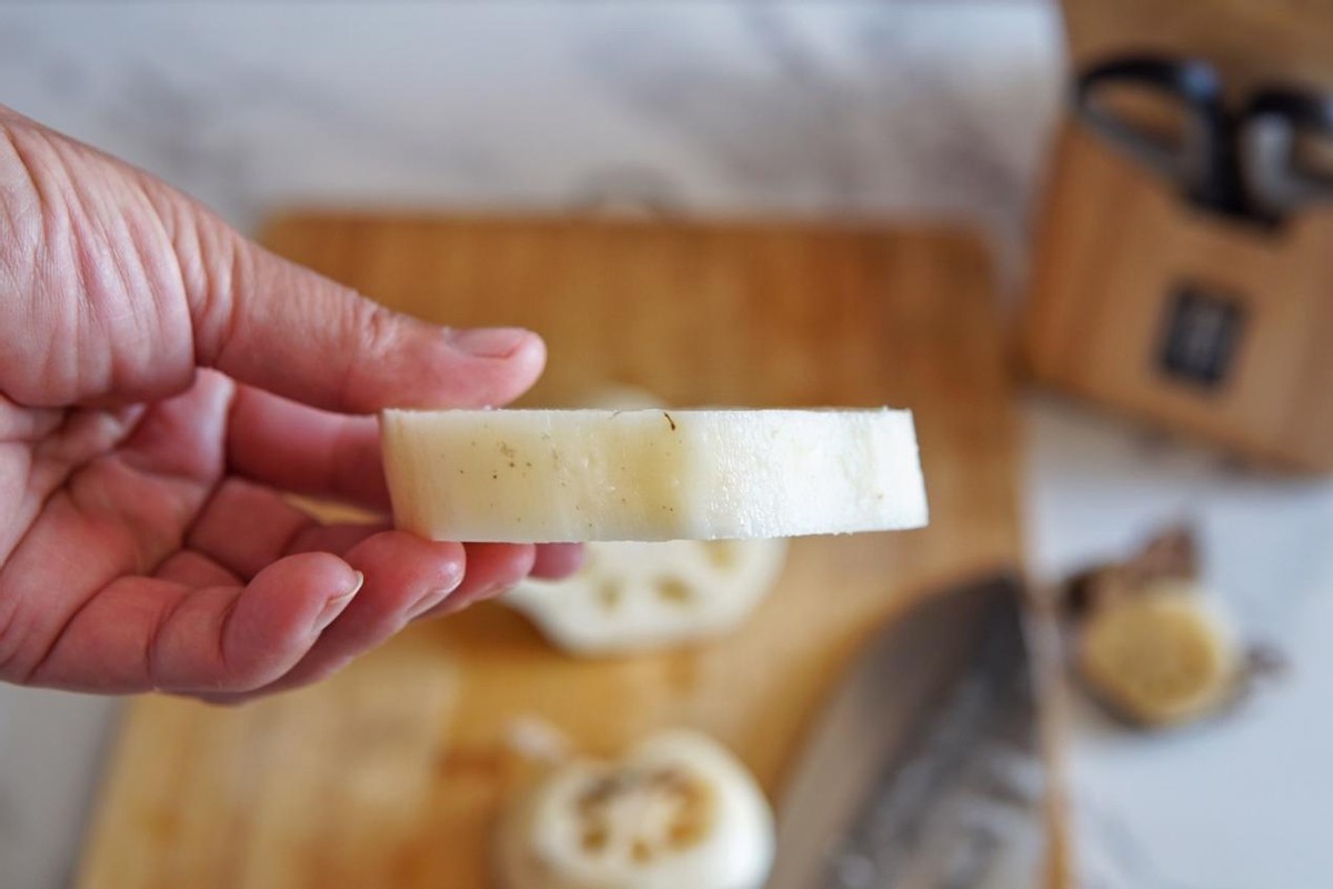 莲藕最下饭的做法，脆嫩亮白不发黑，吃起来比肉香