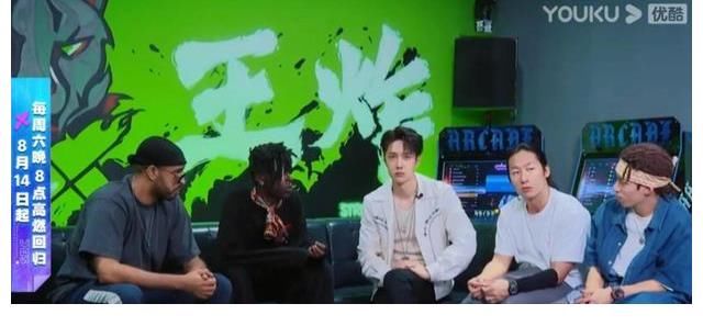 小山桃|街舞小黑屋規(guī)則升級(jí)：王一博雖然不懂女孩心思，送禮物卻難不倒他