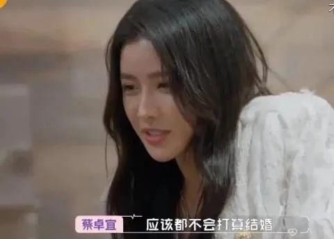 《怦然再心动》 熟龄女星的追爱之旅，能否治愈女性的现实焦虑？