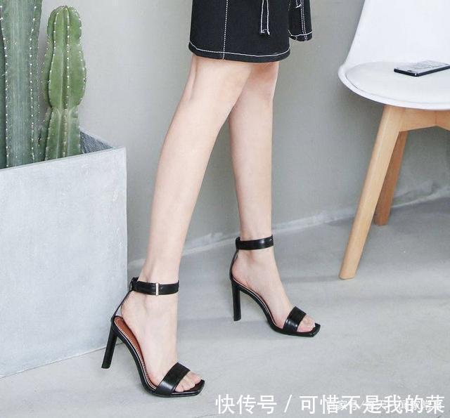 跟凉鞋一个字,说明女人性感,少女感清新