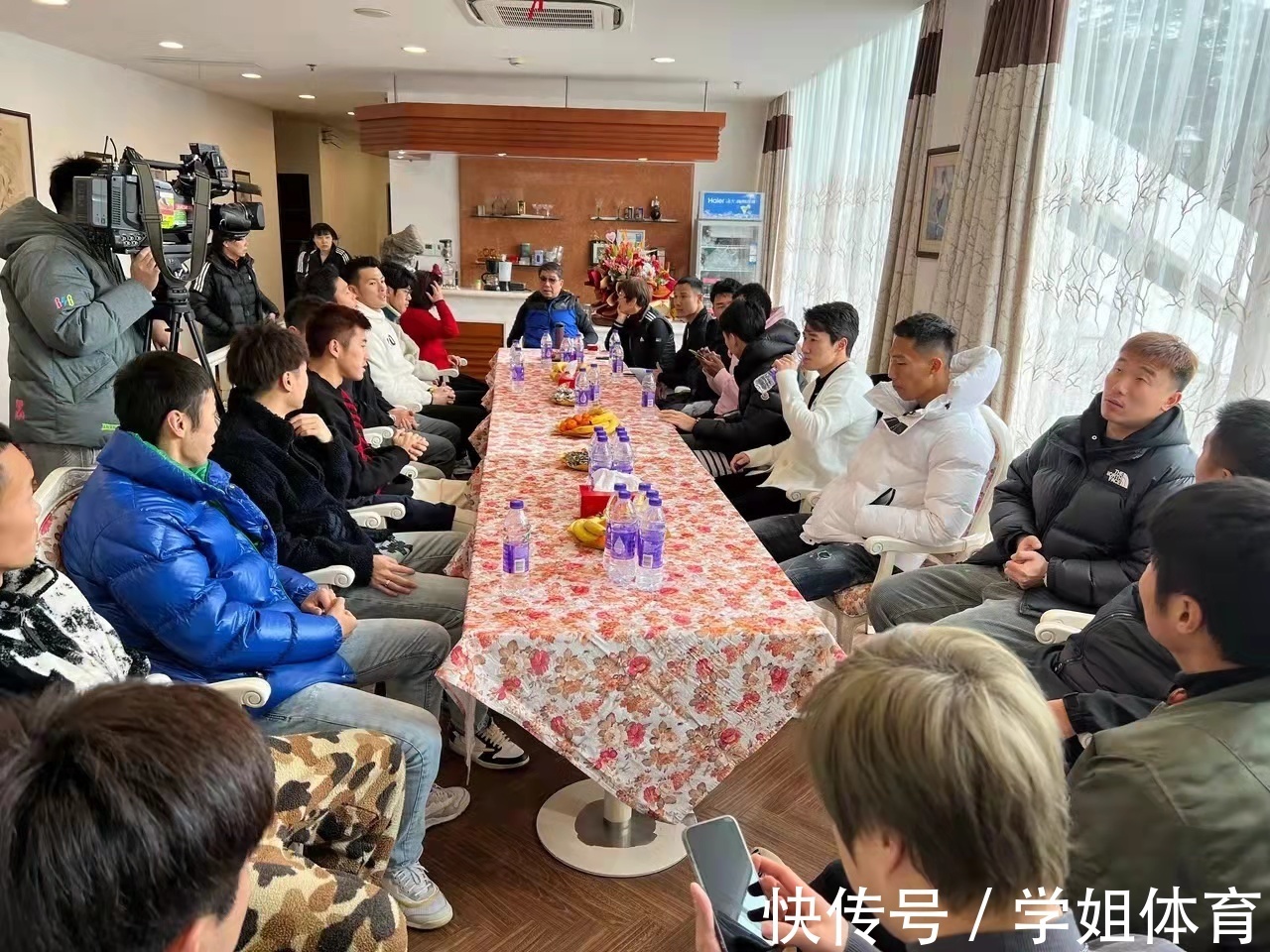徐根宝|上港弟子看望徐根宝!国足失利很痛心,寄语弟子将赚来的钱搞青训