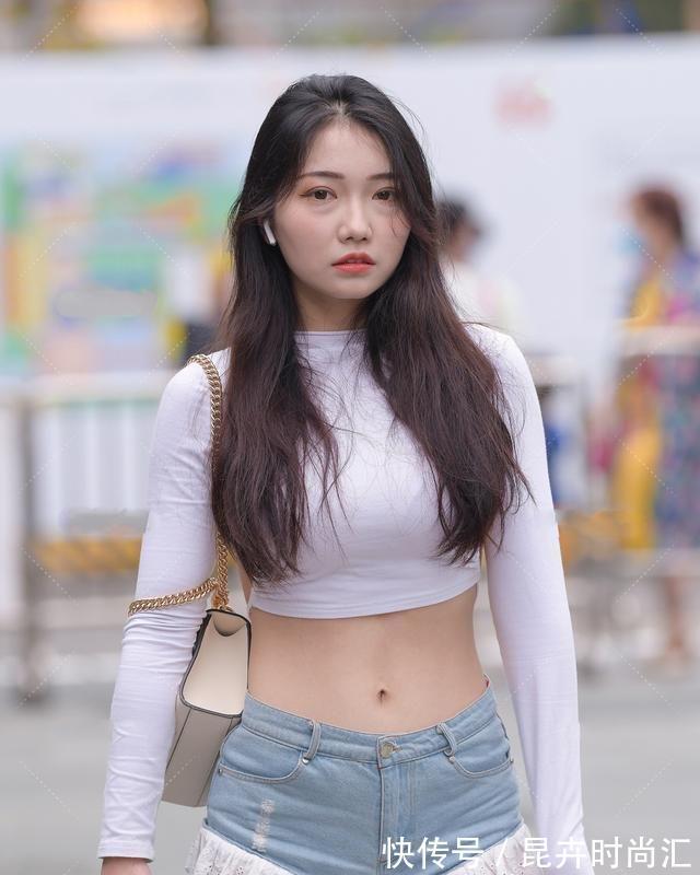 无痕裤 牛仔裤展现出又酷又飒的气质,让腿部显得更完美,特别的显女人味