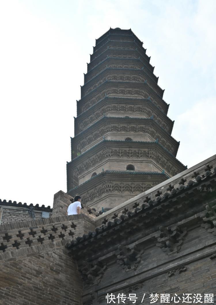 太原|山西特别的一对古塔,屹立在太原街头400多年不倒，现成为城市地标