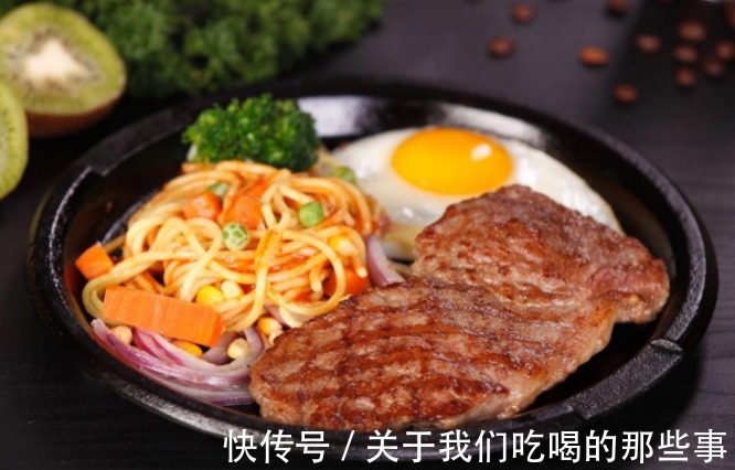 吃西餐|吃牛排时,上餐前的柠檬水,别直接喝掉,了解这些,就不会闹笑话