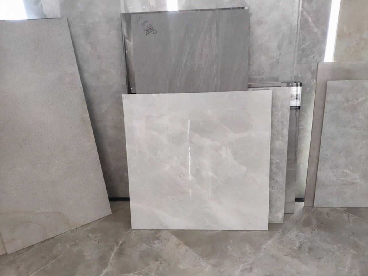 装修|以前不懂,瓷砖一块100多;其实装修买瓷砖最好别超“这个价”