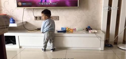 蜕变|宝宝爬着爬着突然站起来就会走了,好神奇的蜕变,你见过吗?