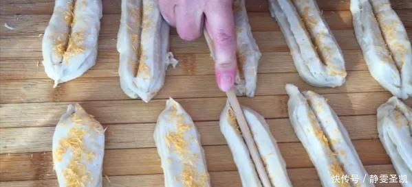 炸油条用小苏打、食用碱全错油条店老板教你正确做法,金黄酥脆