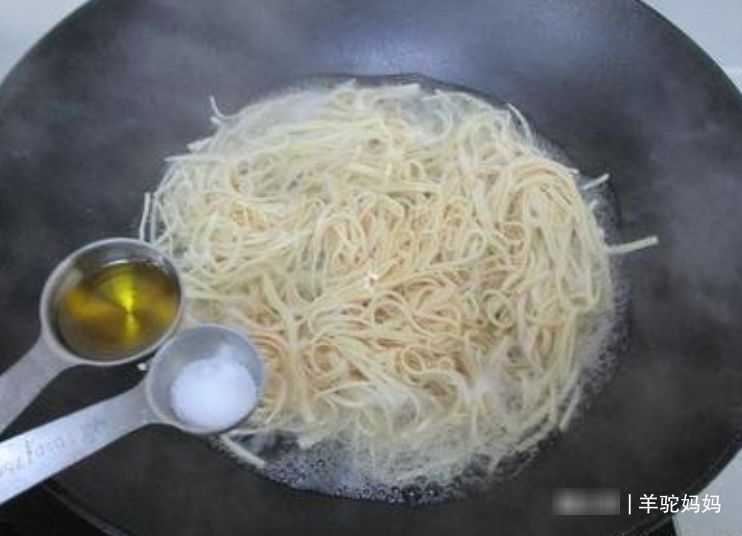 dh想补脑别再只会给娃吃鱼，这3种家庭常备食物，和吃鱼平分秋色