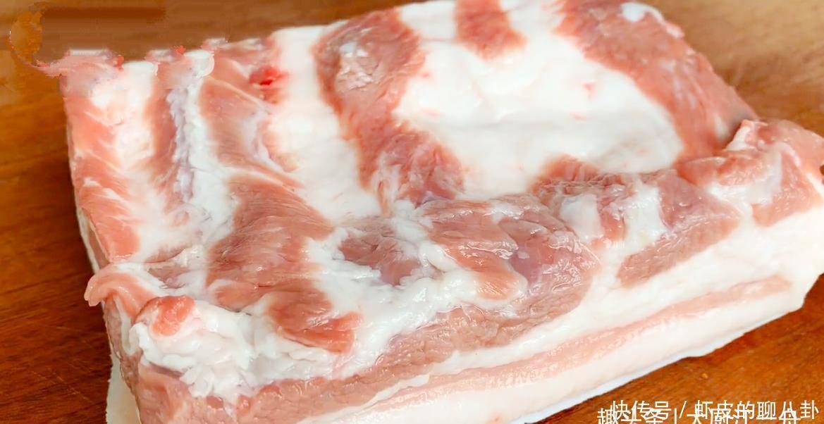 五花肉别再红烧了,教你个秘制做法,开胃又解馋,农村待客全靠它
