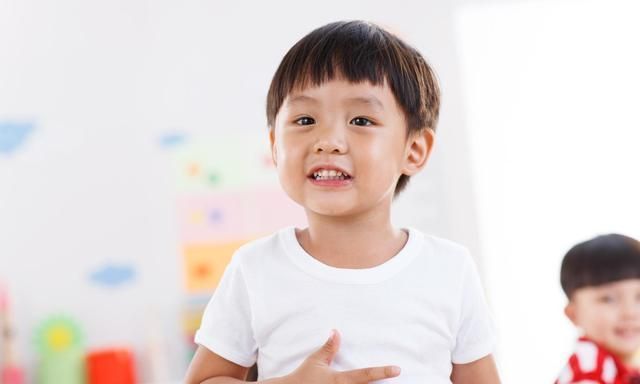 书包|孩子上下学的路上，聪明父母这样利用！第二点暴露多数家庭的暗伤