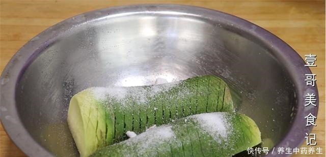 辣椒面|萝卜别再炖了,大厨教你最过瘾的吃法,比肉还香,开胃下饭又解腻