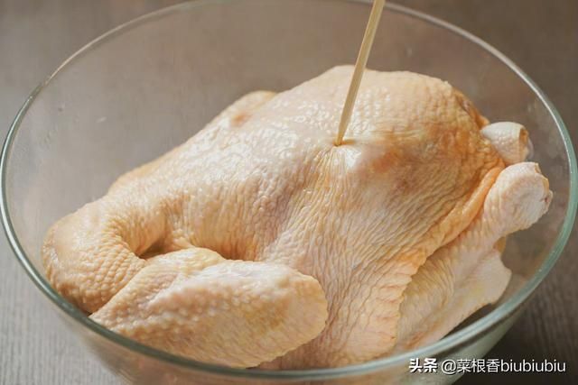 懒人焖鸡|无水电饭煲懒人焖鸡不加一滴水，鸡肉入味又滑嫩，轻轻一撕就脱骨