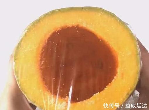 一整个南瓜一次吃不完,又怕坏,撒点“它”,能保存一个月不变质