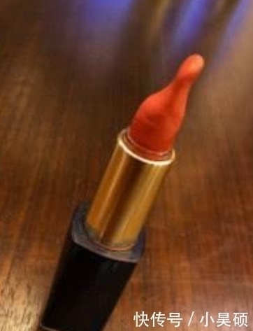 你的口红都用成哪种形状了看到第三种,网友你是嘬着用吗