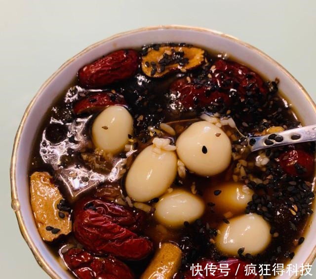 红糖冰汤圆,甜甜的很好吃!