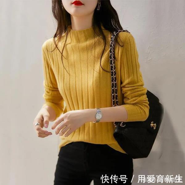 最近流行一种穿法毛衣加烟管裤,照着穿不会出错,温暖整个秋天