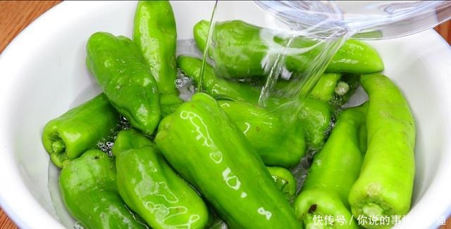 辣椒这样做太好吃了,一次秘制一盆,开胃又下饭,比吃肉还过瘾!