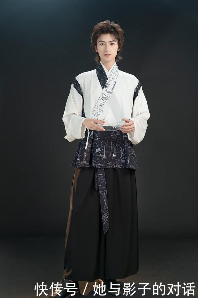 形制$店家真会玩,把“它”融入汉服,网友谁敢穿这个去考试