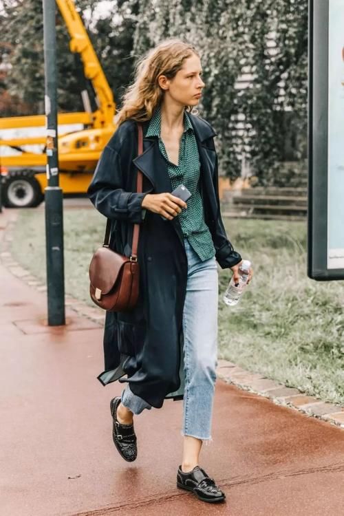 今年冬天，黑色大衣又火了！