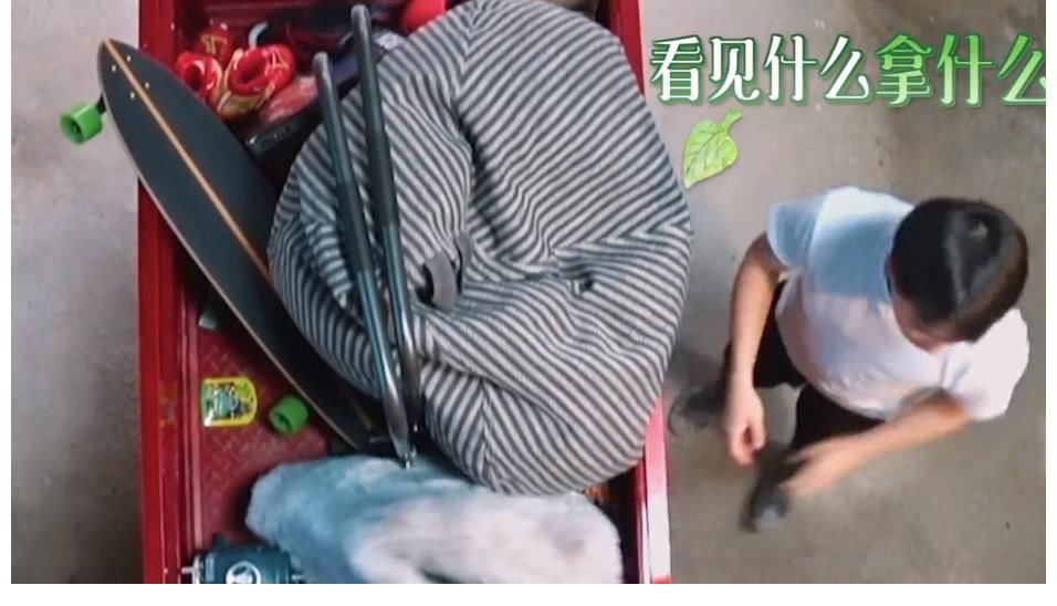 黄老师|彭昱畅张艺兴搬空仓库,嘚瑟和豪横行为太搞笑,希希都看无语了