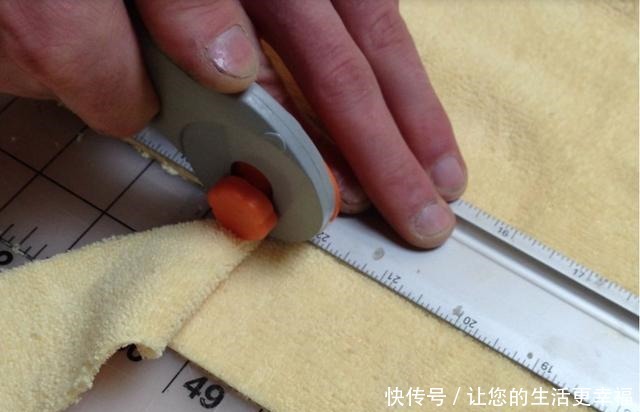 马桶盖一掀,水箱上种花除异味,垫上一条旧毛巾,一整年不要浇水!