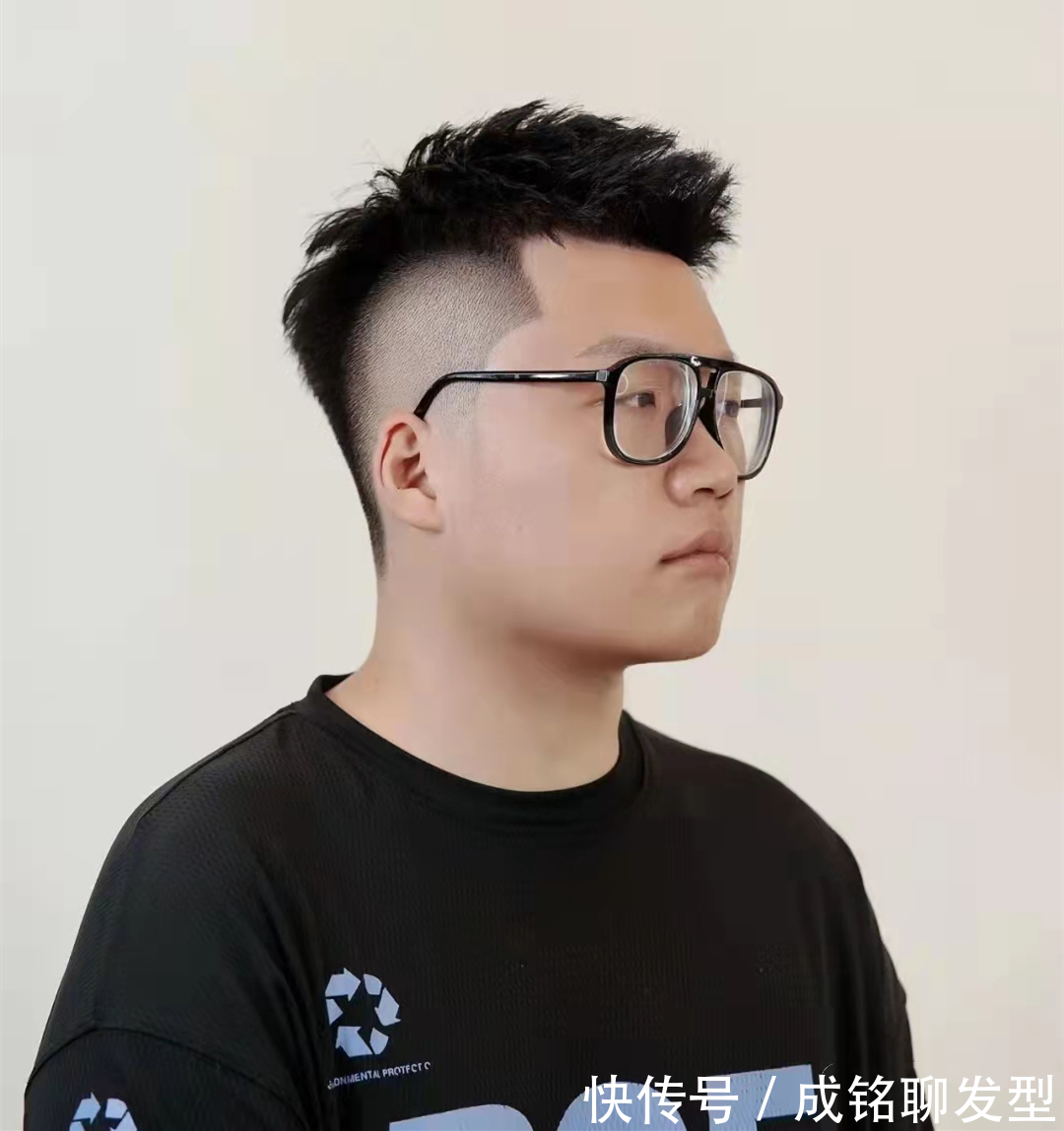 摩根|30岁的男人不知适合什么发型？试试这6种精干的短发，清爽不油腻