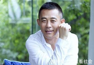 再無見義勇為的人演員侯勇和妻子看到路人摔倒,竟是這個反應…