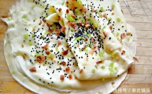 青椒丁|三伏天,我家早餐常这样吃,搅一搅烙一烙,30秒一张饼,特好吃