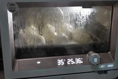 做酸菜鲜肉包分了两步，写了很详细的做法，新手也能做成功