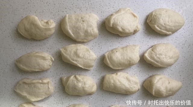 蒜香小餐包|早餐别老吃包子油条,试试这个,松软可口,连吃五个才过瘾