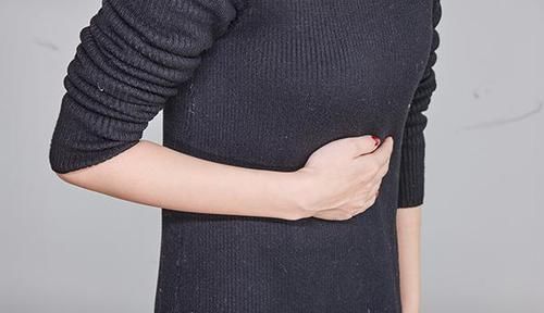  尽早|胸痛忍忍就过去了？医生提醒：伴随3个表现，尽早做肺部CT