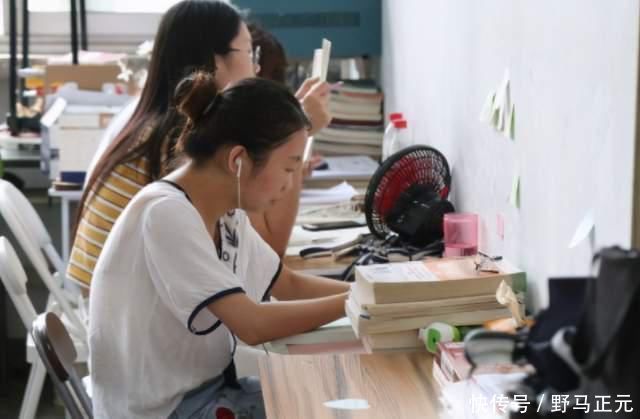 父母|985大学生,活成一个“笑话”,父母:砸锅卖铁供他读书错了吗