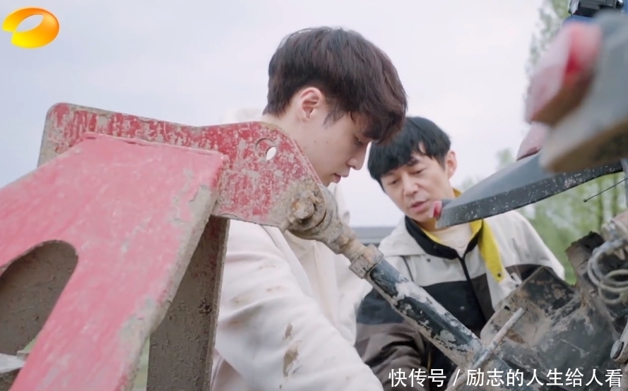 拖拉机 理想中的家长!张艺兴制作十字架运树苗,何炅的三个决定很圈粉