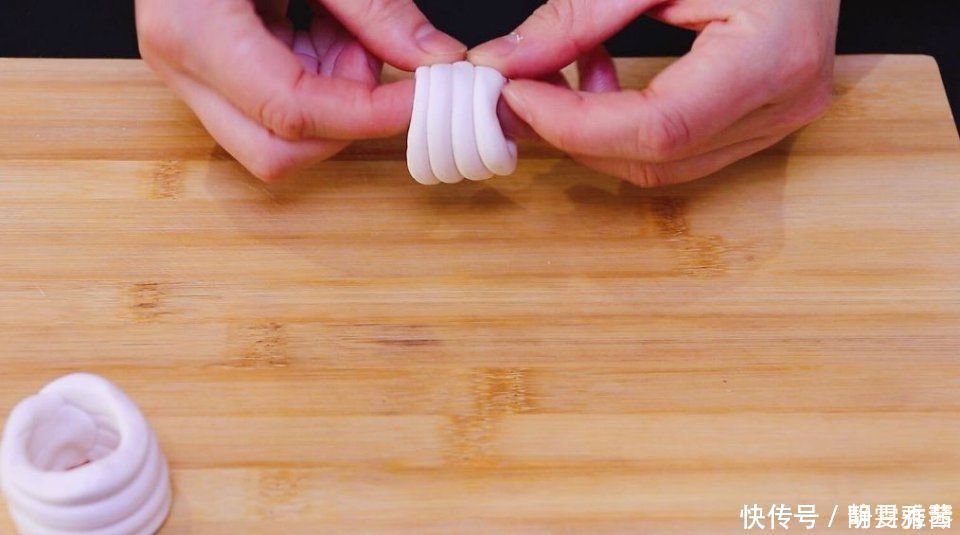 白糖和糯米粉还能这么吃,第一次吃就吃上瘾了,外酥里糯