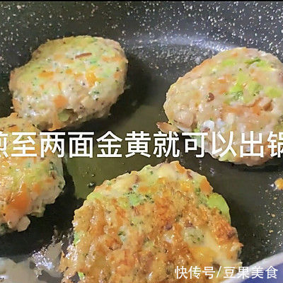 低卡蔬菜鸡肉饼这样做,隔壁小孩都馋哭了