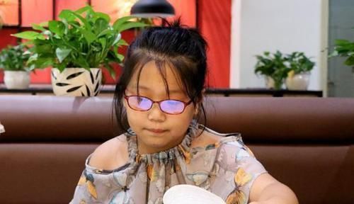 孩子|孩子拿手机玩小游戏,电子产品是洪水猛兽,还是益智工具?