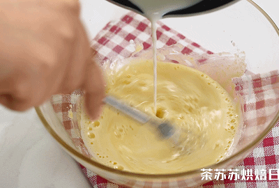 早晨来一碗岩爆芋泥咸蛋黄蛋糕，大人小孩都爱吃