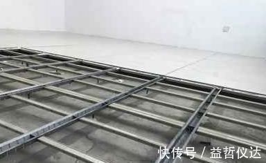 水泥|铺瓷砖不用水泥,这种新方法,半天能铺一间屋,防潮又防裂,聪明