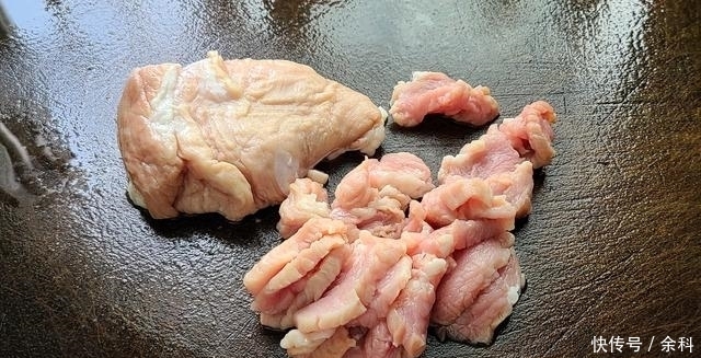 几块钱|几块钱的香干,和蒜苗、猪肉简单一炒,出锅下饭又美味