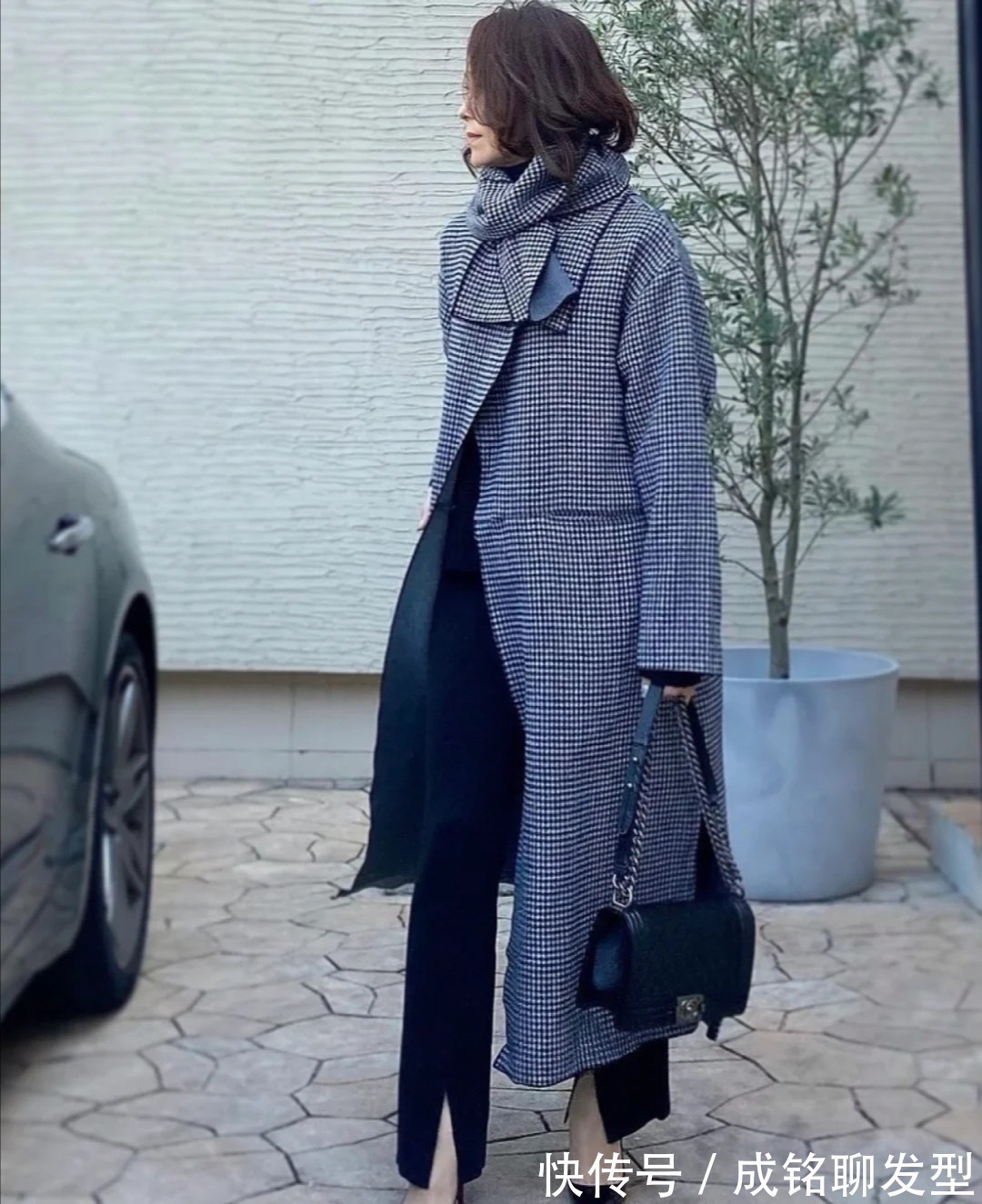 知性优雅 50岁女性怎么穿知性优雅?颜色要简、款式要精,搭配得体才更高级