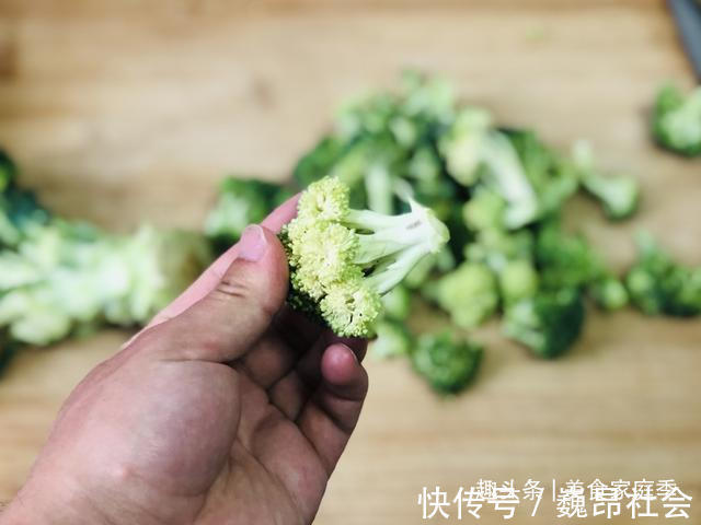 小米椒|凉拌西兰花用不用焯水十个人九个错，难怪西兰花营养流失不好吃
