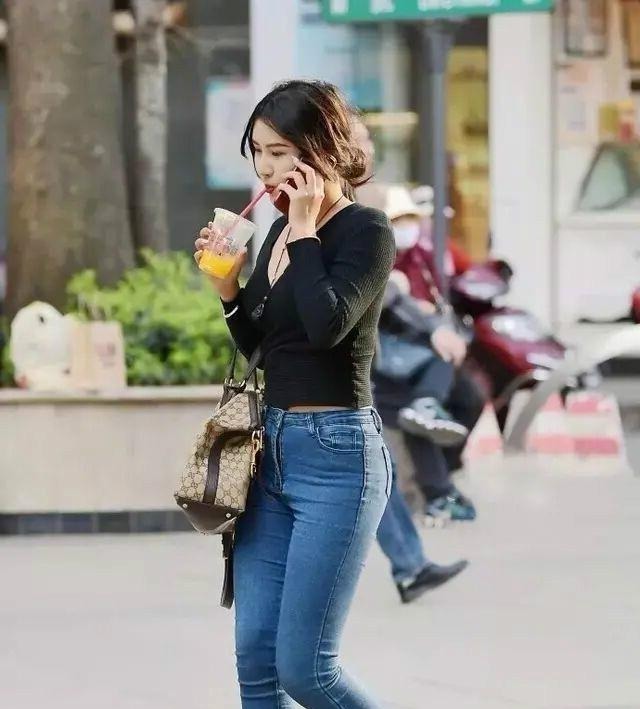 连衣裙 吊带打底裤清凉露肉,有一种独特魅力,还不显胖