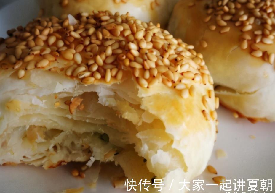 盐酥烧饼这做法，皮酥里软吃着香，不醒面照样层层酥脆，省时间