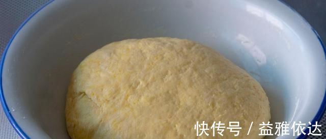 油条最简单的做法，不用泡打粉，加上它，个个空心又酥脆，太香了